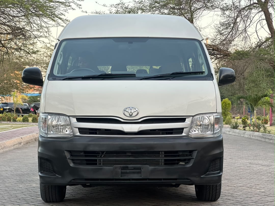 TOYOTA HIACE QUANTUM